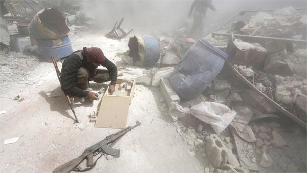 Suriyeli muhaliflere yollanan silahlar karaborsada