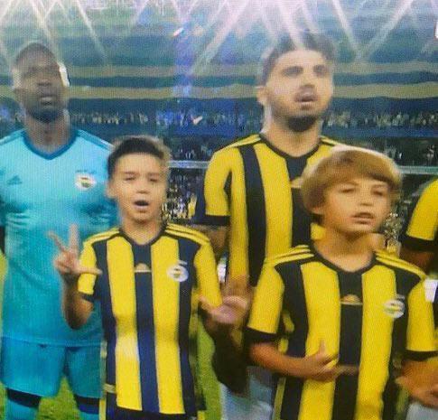 Fenerbahçe-Beşiktaş derbisinde 8 göndermesi