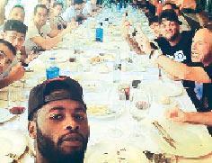 Alex Song geliyor