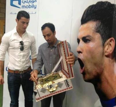 Ronaldoya Kuran hediye ettiler