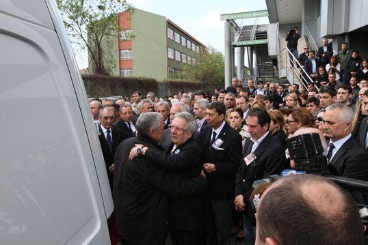 Serkan Acar son yolculuğuna gözyaşları içinde uğurlandı