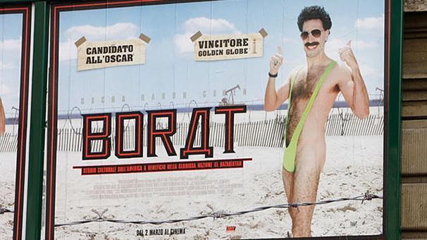 Borat mayosu giyen turistlere ceza