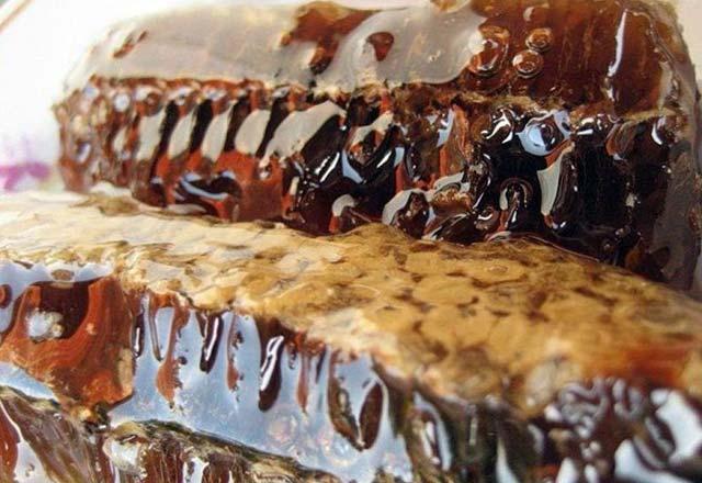 Karakovan balı, eski osmanlı dönemlerinde şifahanelerde ilaç olarak kullanılıyordu. Karakovan balı, üretimi yapılan diğer ballara göre daha fazla uğraş ve emek gerektiren bir bal türüdür.Karakovan balınının diğer ballardan ayıran özellikleri  ve   sağlık açısından faydaları şu şekildedir;