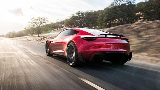 Tesla ilk elektrikli tırı Semi ve yeni spor otomobili Roadsterı tanıttı