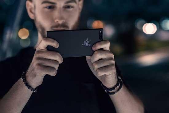 Razerın oyun tutkunlarına özel ilk akıllı telefonu Razer Phone tanıtıldı