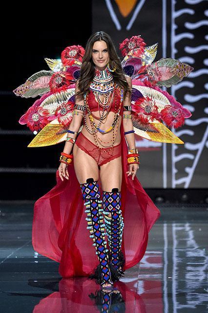 Victoria’s Secret Fashion Show 2017 gerçekleşti