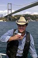 Cola Turkanın Bendensin i, David Brown, İstanbulda...