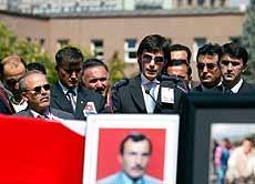 Yazıcıoğlunu çocukları gözyaşları ile uğurladı...