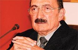 Ecevit’ten Alevilere ‘bağlama’ dersleri