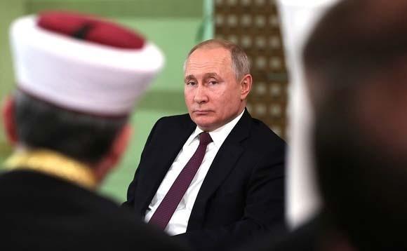 Putin, Cumhurbaşkanı Erdoğanı Kırımdaki cami açılışına davet etti