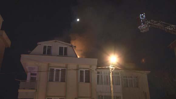 İstanbulda korkutan yangın Alev alev yandı...