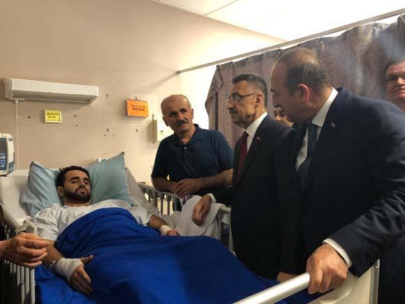Cumhurbaşkanı Yardımcısı Oktay ve Bakan Çavuşoğludan hastane ziyareti