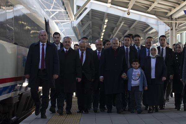 TBMM Başkanlığı görevini devreden Yıldırım, İstanbula hızlı tren ile gitti
