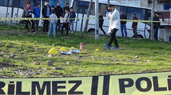 İstanbulda kanlı infaz Boş arazide başından vurdu ve...