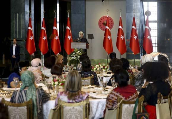Emine Erdoğandan yabancı misyon şeflerinin eşlerine yemek