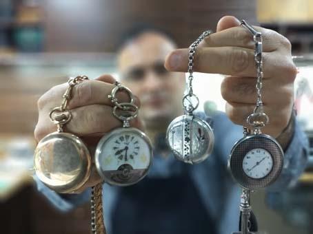 550 yıllık saatleri tamir edip ilk günkü ihtişamına kavuşturuyor