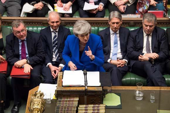 Son dakika | Theresa May parlamentodan güvenoyu aldı