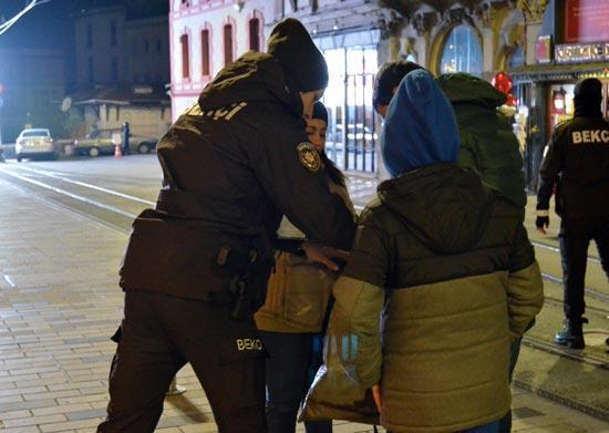 Yılbaşına saatler kala Taksimde dikkat çeken görüntü