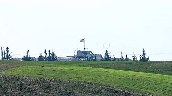 Menbiç sınırında ABD helikopterleri uçuyor