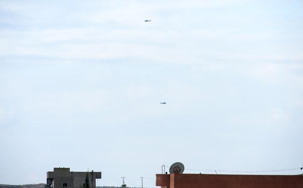 Menbiç sınırında ABD helikopterleri uçuyor