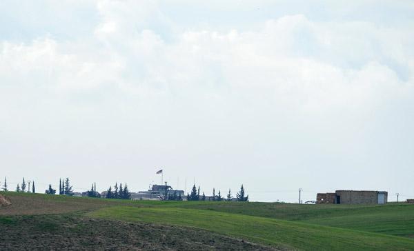 Menbiç sınırında ABD helikopterleri uçuyor