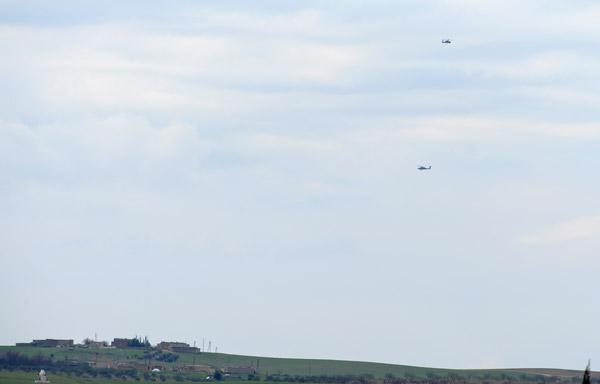 Menbiç sınırında ABD helikopterleri uçuyor