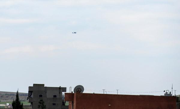 Menbiç sınırında ABD helikopterleri uçuyor