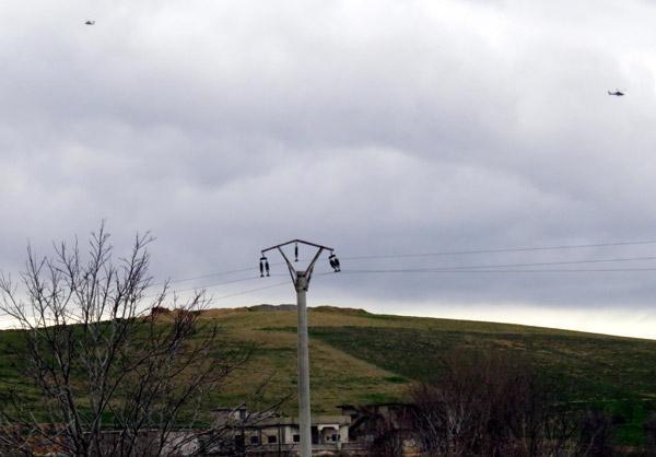 Menbiç sınırında ABD helikopterleri uçuyor