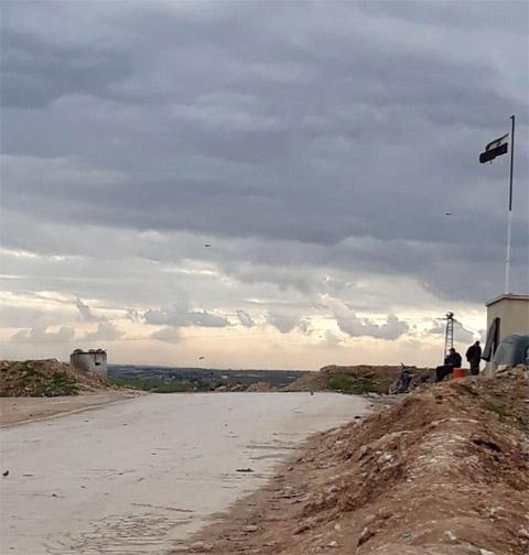 Menbiç sınırında ABD helikopterleri uçuyor