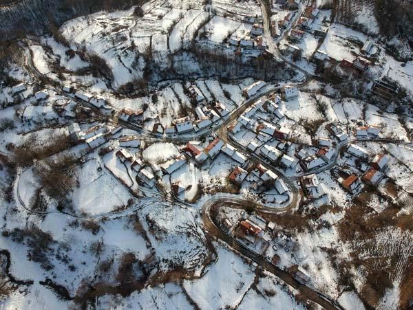 CDleri kullanıp düzenek kurdular Köylüler her gün orada bekliyor