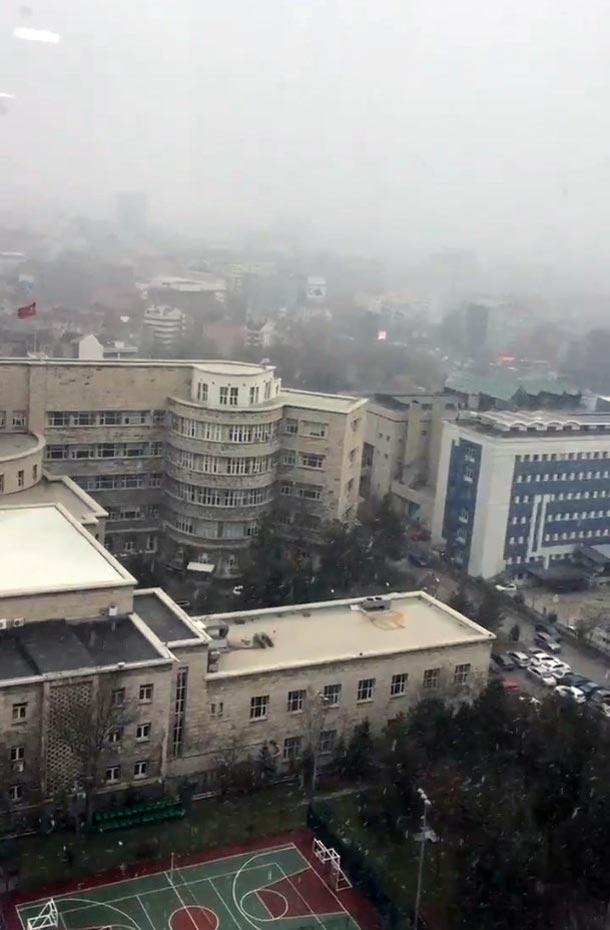 Son dakika... İstanbulda kar yağışı başladı Göz gözü görmüyor...