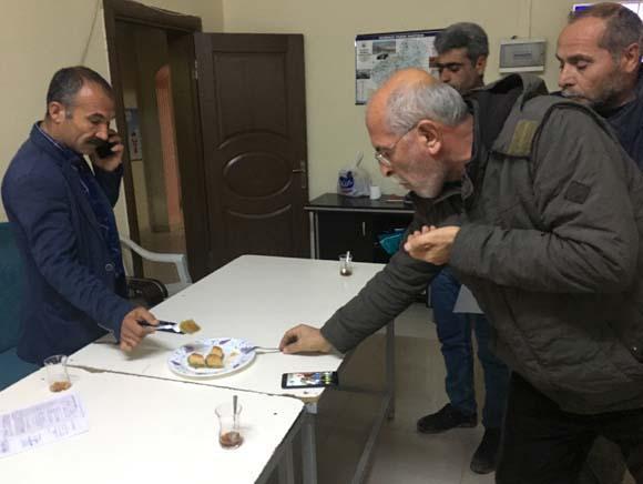 Polis önce ceza kesti, sonra baklava ikram etti