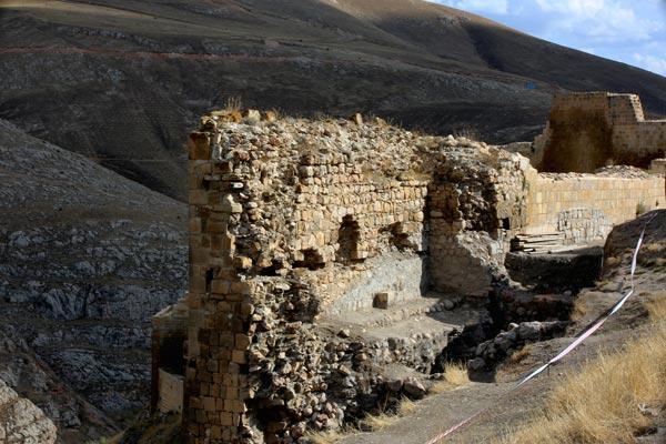 Bayburt Kalesinde tarih gün yüzüne çıkıyor