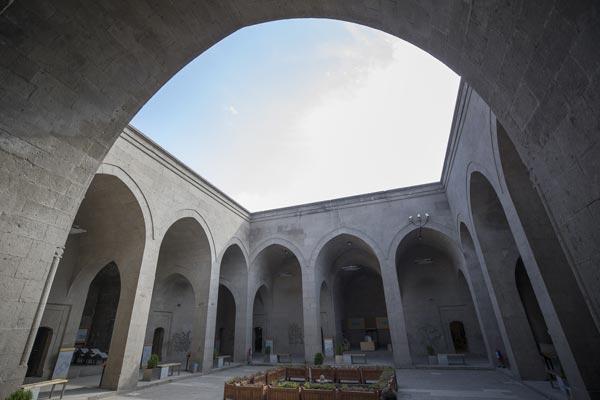 Gönül ve kılıç yarasına şifa arayan medrese: Gevher Nesibe