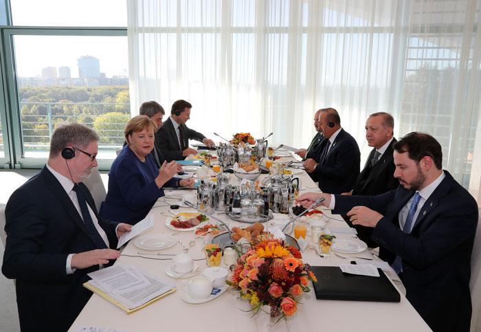 Son dakika... Sıra Kölnde Erdoğan ile Merkel kahvaltıda bir araya geldi
