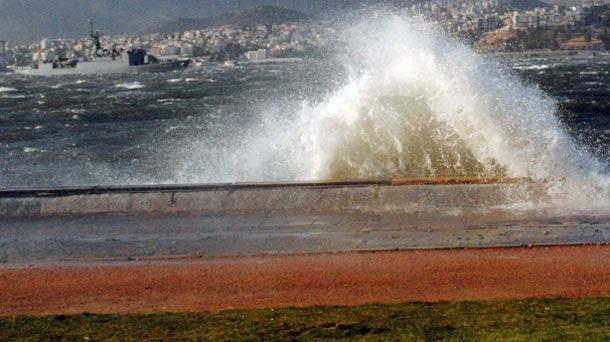 Son dakika... Tropik Fırtına uyarısı İzmir ve Muğlayı alarma geçirdi