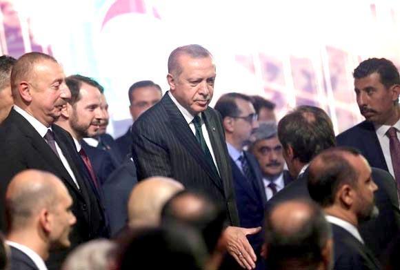 Cumhurbaşkanı Erdoğan, Aliyev ve Demirören sohbet etti