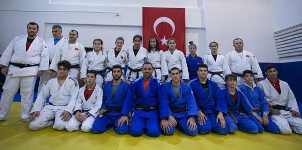 Hamza Yerlikaya, milli judocularla tatamiye çıktı