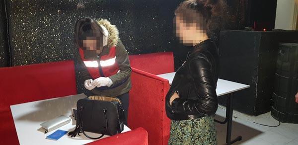 Otelde basıldılar 20 kadını zorla…