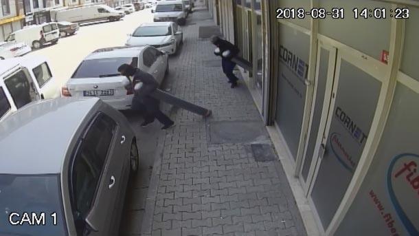 Yok artık Kimse yokmuş gibi rahat rahat bunu yaptılar...