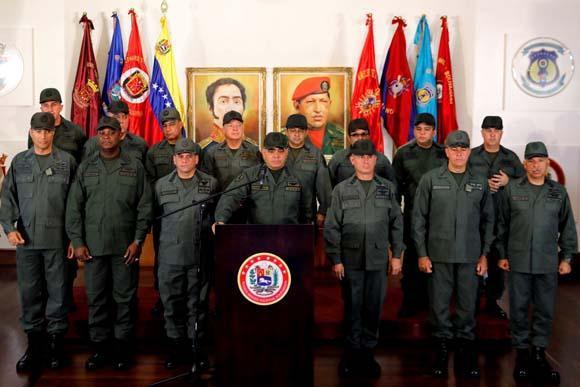Son dakika: Maduro emir verdi Askerler tetikte bekliyor...