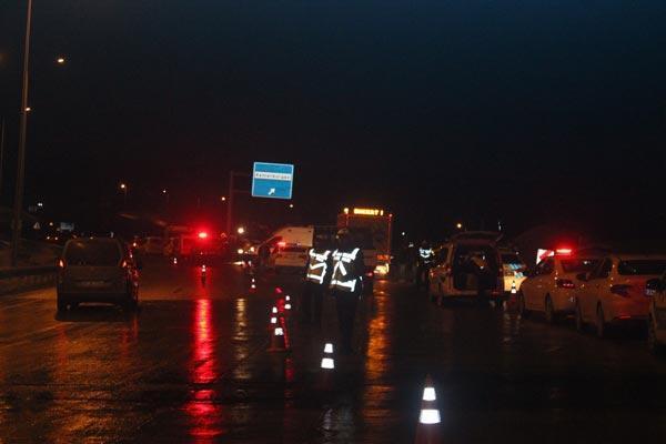 İstanbulda yolcu otobüsü devrildi: Ölü ve yaralılar var