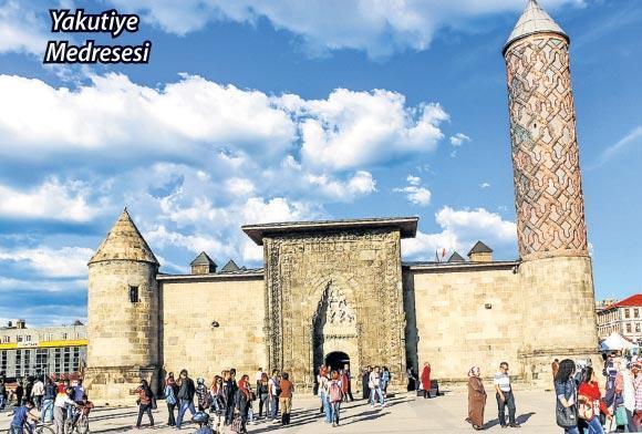 Palandöken’de kristal karın peşinde
