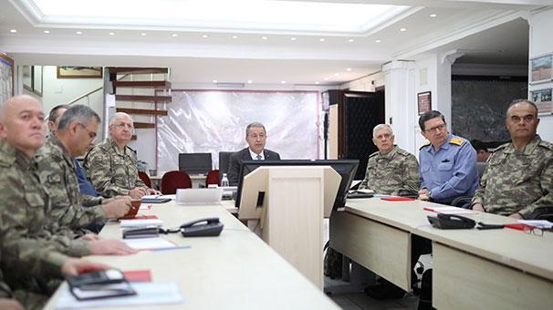 Milli Savunma Bakanı Akar Şırnakta incelemelerde bulundu