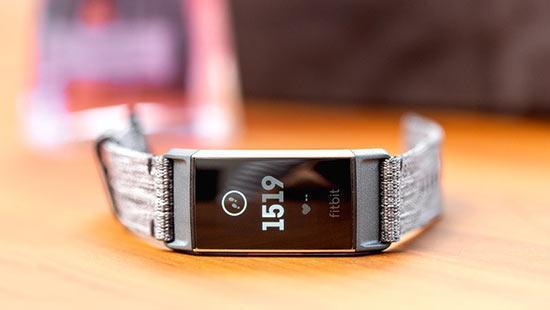 Fitbit Charge 3 akıllı bileklik inceleme: Zinde kalmanız için sizi uyarıyor