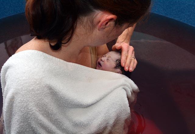 Kimler suda doğurabilir