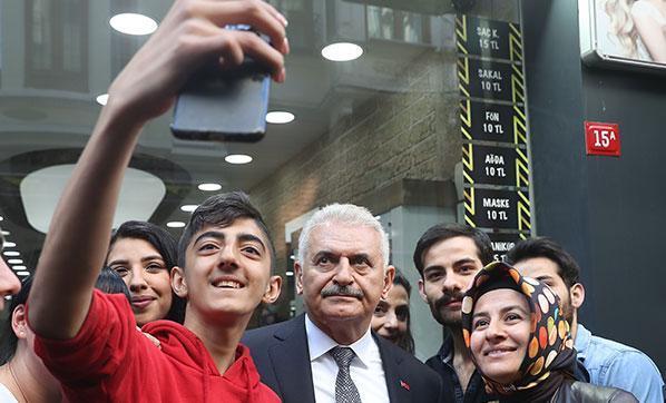 Binali Yıldırıma vatandaşlardan yoğun ilgi
