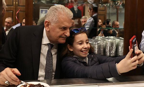 Binali Yıldırıma vatandaşlardan yoğun ilgi