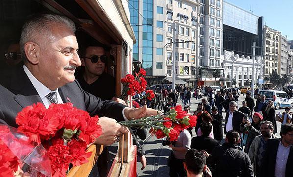 Binali Yıldırıma vatandaşlardan yoğun ilgi