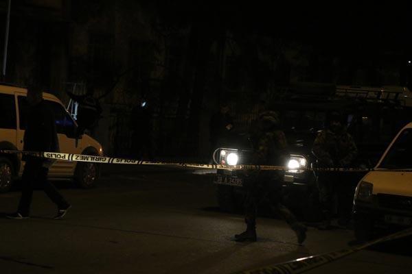 Devriye gezen polislere silahlı saldırı: Yaralılar var